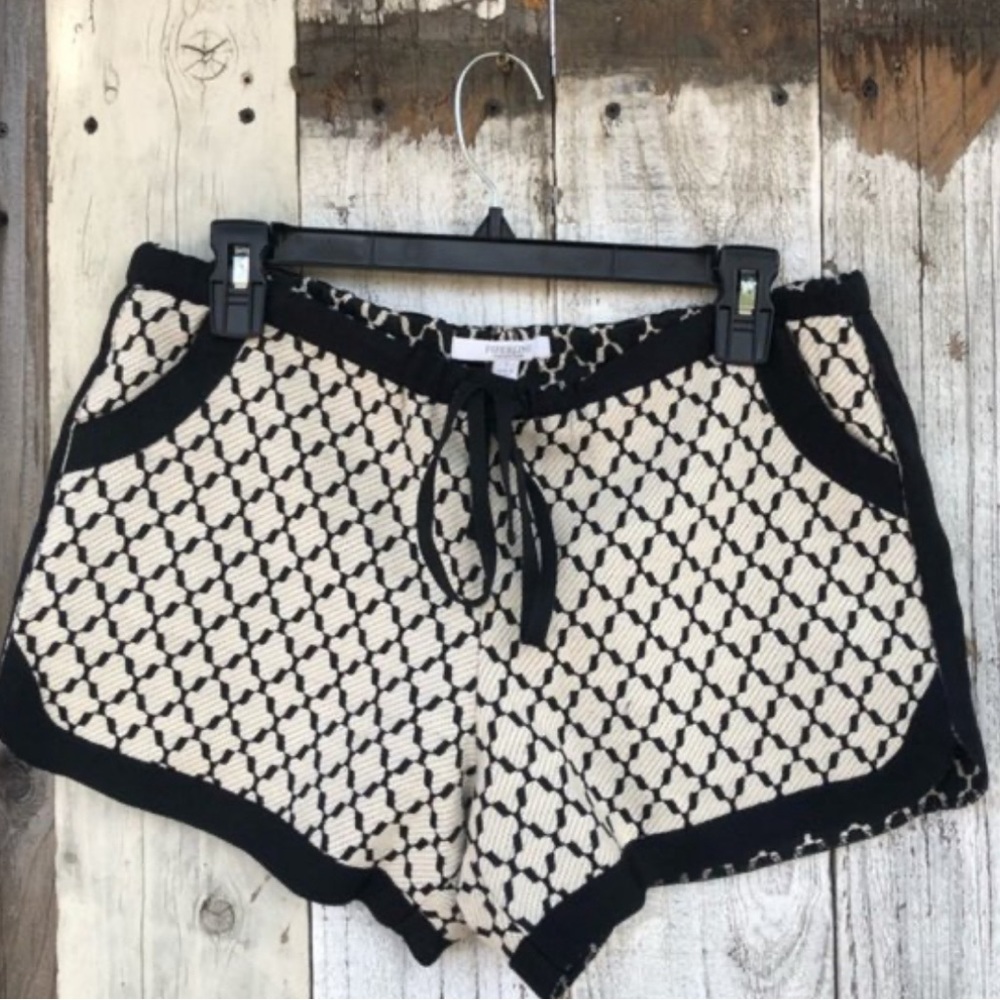 Piperlime collection women’s black white textured shorts s L37-6